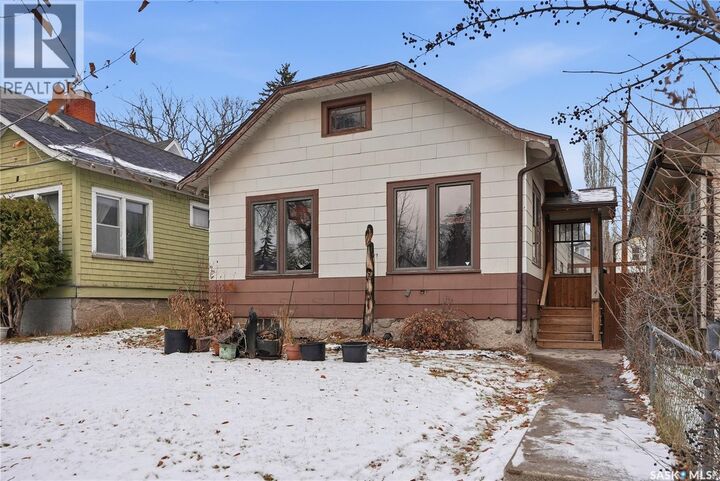 414 26th Street W  Saskatoon SK S7L 0H9 photo