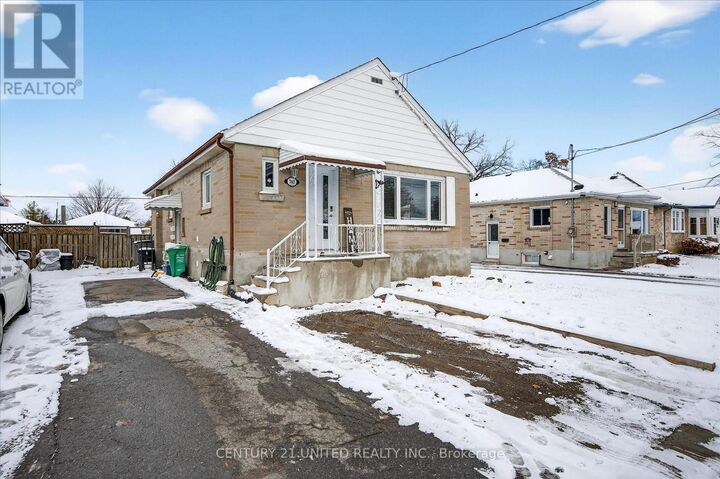 Property Photo:  762 Cameron Street  ON K9J 3Z8 