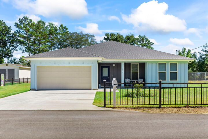 Property Photo: 2720 Jewell Road FL 32566