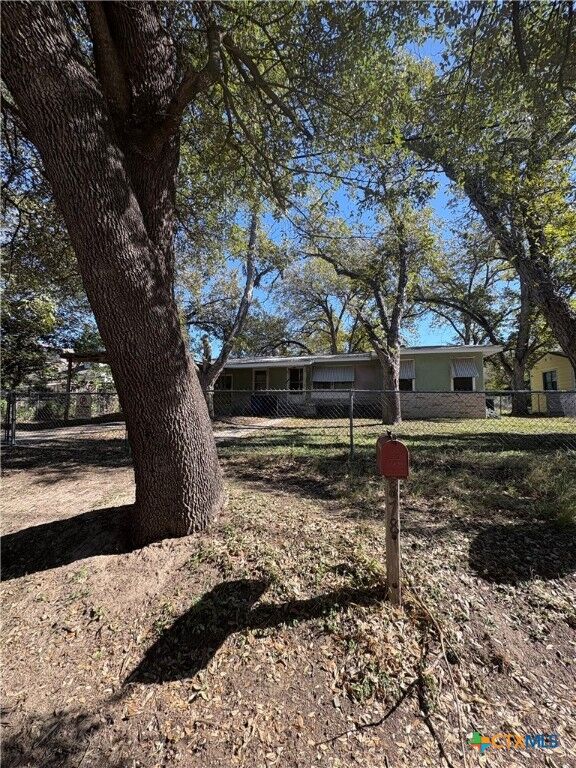 Property Photo:  878 E Torrey Street  TX 78130 