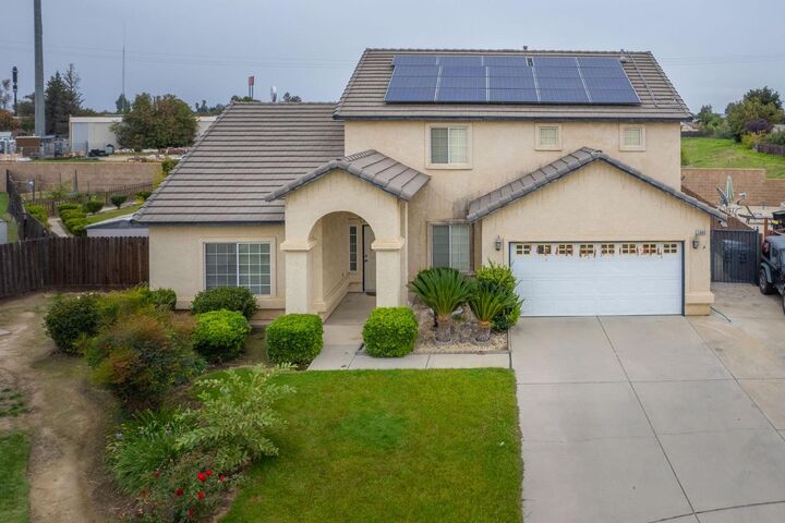 Property Photo:  1002 Sequoia Court  CA 93625 