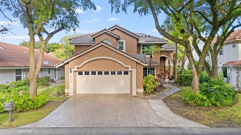 Property Photo: 608 Misty Oaks Ln FL 33069