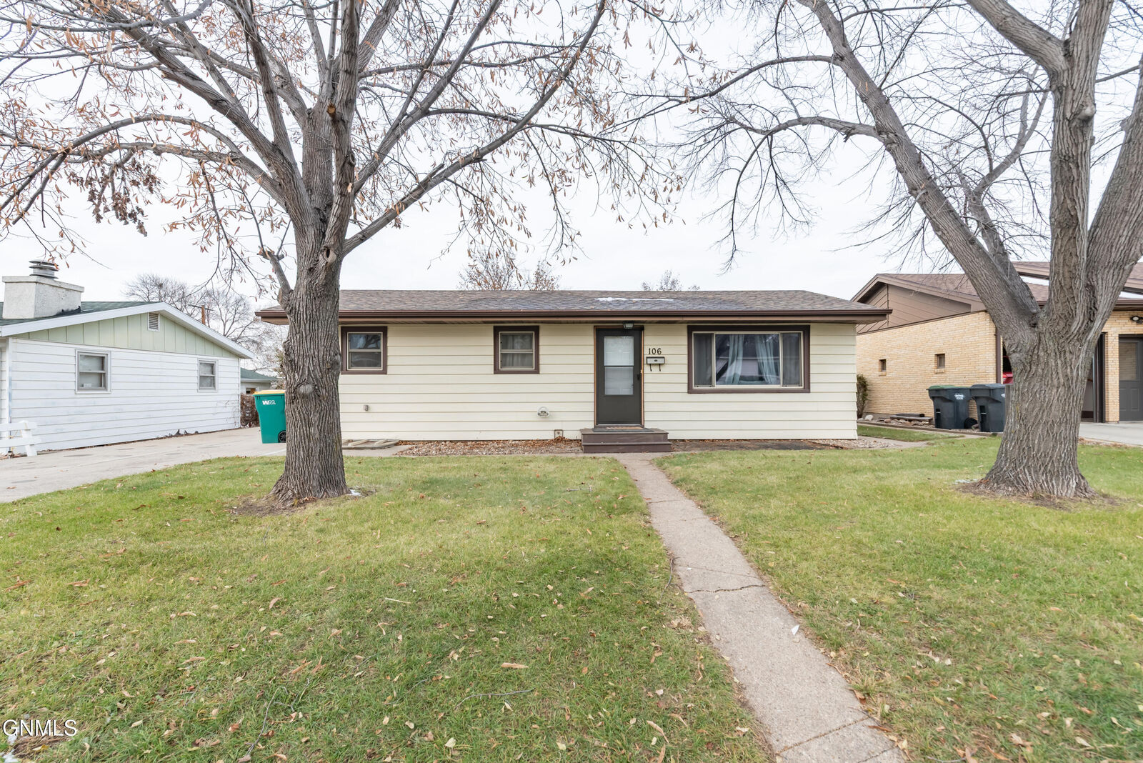 Property Photo: 106 11th Street NW ND 58554