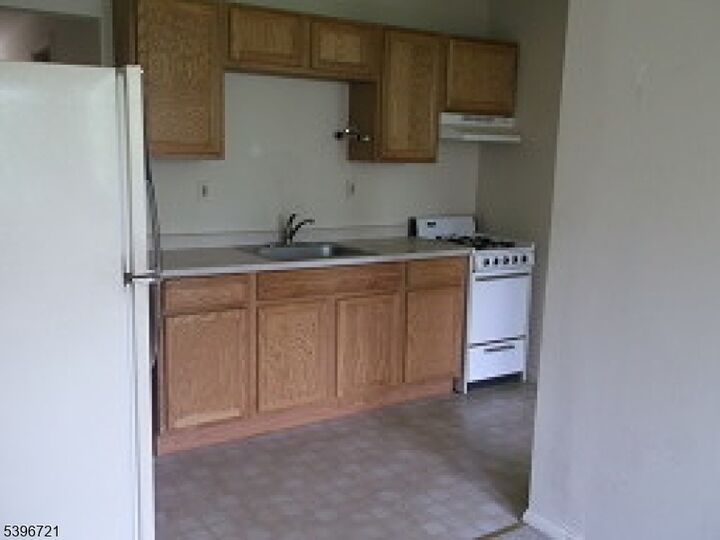 Property Photo:  292 Changebridge Rd 10  NJ 07058 