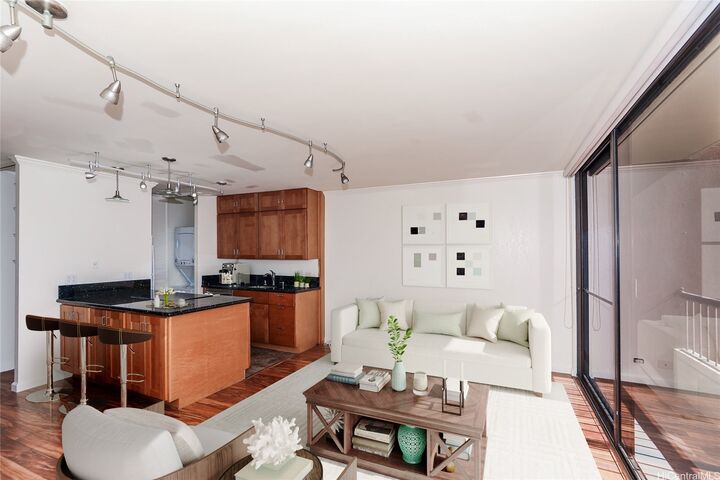 Property Photo:  320 Liliuokalani Avenue 702  HI 96815 