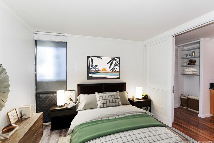 Property Photo: 320 Liliuokalani Avenue 702 HI 96815