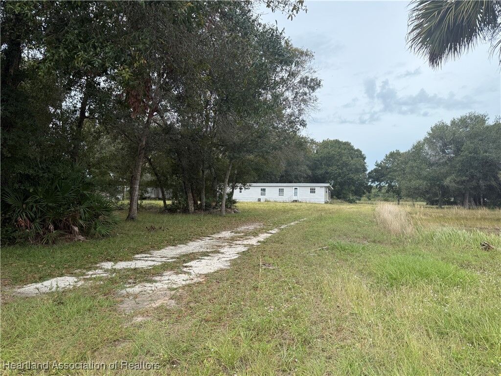 Property Photo:  2233 Van Horne Avenue  FL 33857 