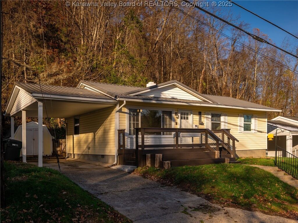 Property Photo: 225 Sun Valley Drive WV 25177