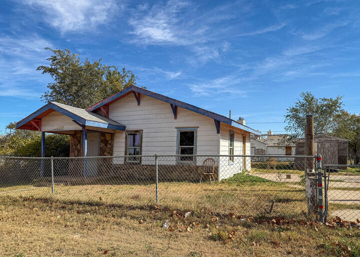 Property Photo: 1204 Galveston Street TX 79072