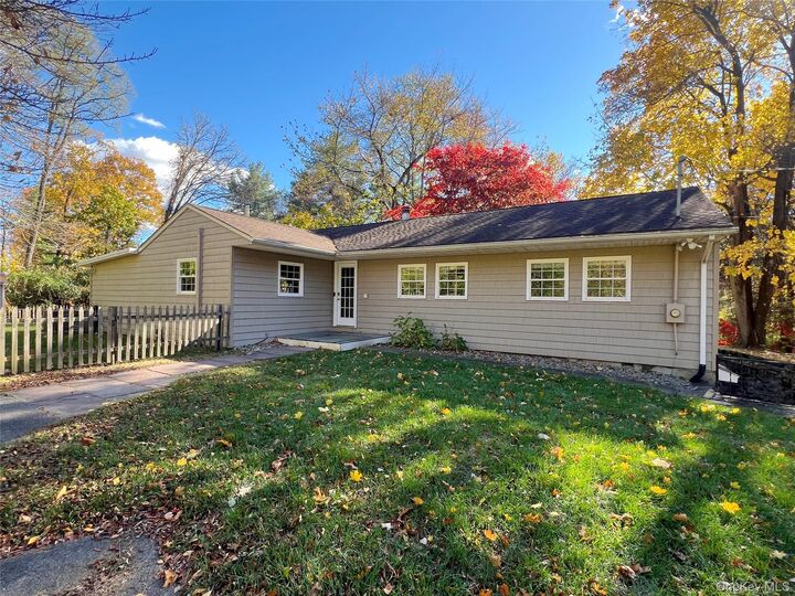 Property Photo:  18 Chestnut Lane  NY 12550 