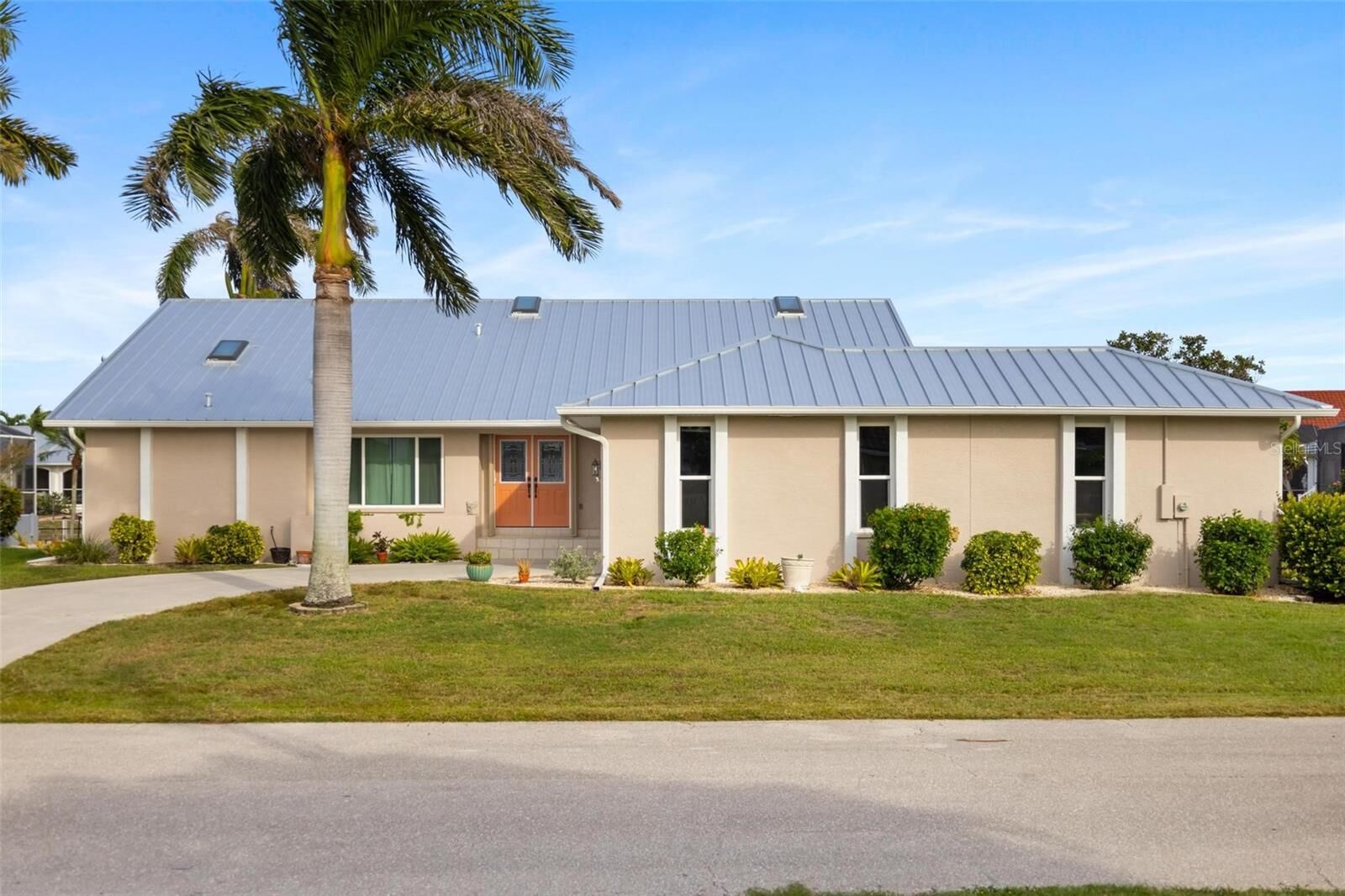 Property Photo: 3324 Trinidad Court FL 33950