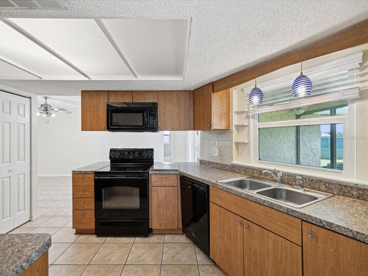 Property Photo:  5407 Ashland Drive  FL 34606 