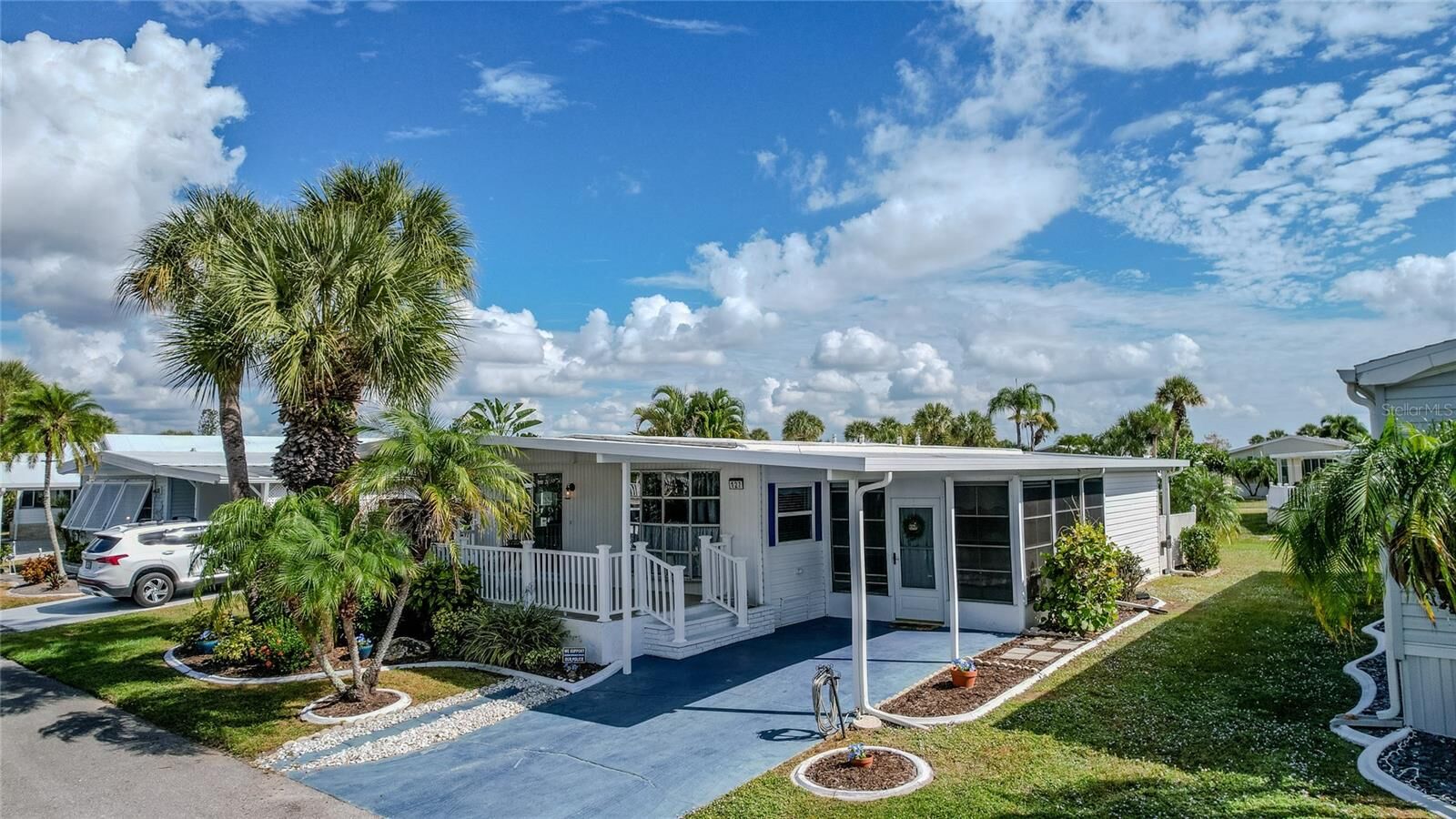 Property Photo: 2100 Kings Highway 127 FL 33980