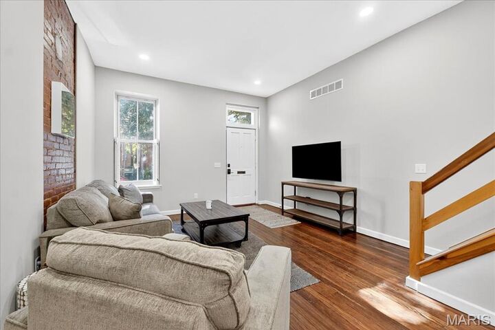 Property Photo:  1323 Shenandoah Avenue  MO 63104 