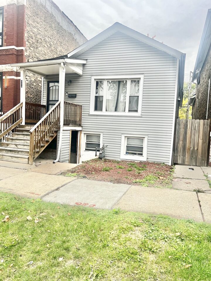 Property Photo: 3450 W Walnut Street IL 60624