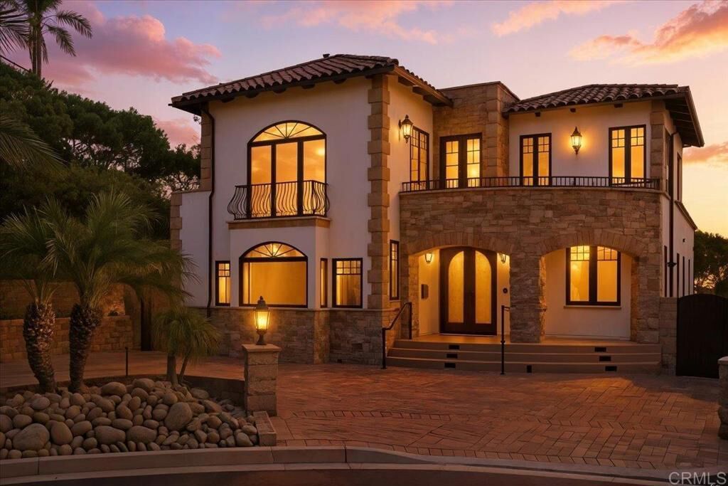 Property Photo:  1045 Van Nuys Street  CA 92109 