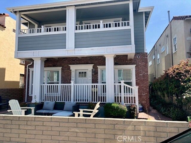 Property Photo:  122 Roycroft Avenue C  CA 90803 