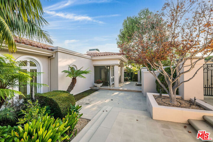 Property Photo:  1136 Calle Vista Drive  CA 90210 