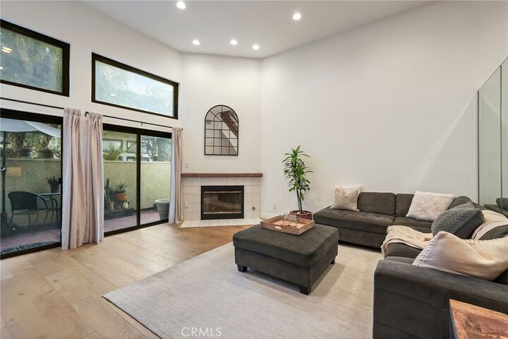 Property Photo: 6930 De Celis CA 91406