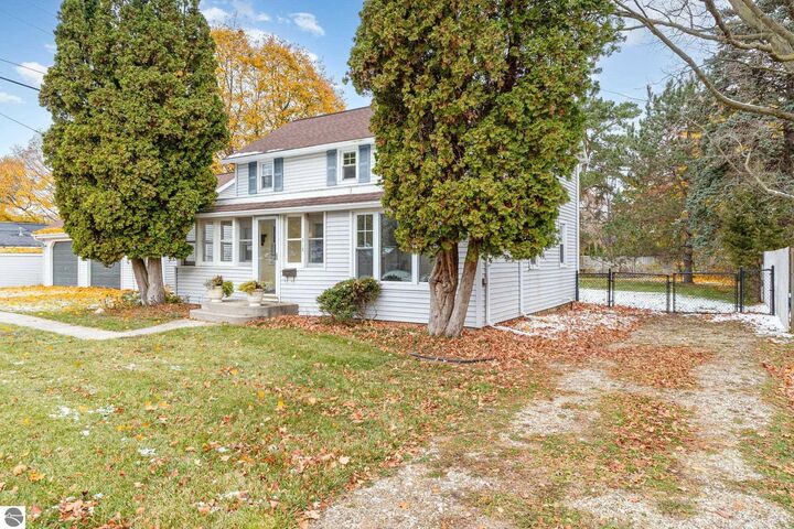 Property Photo:  313 E Hillcrest Street  MI 48801 