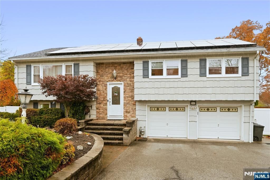 Property Photo:  286 Spruce Avenue  NJ 07630 