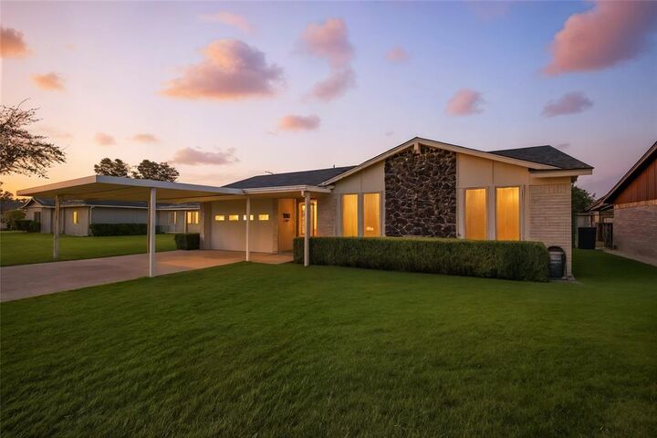 Property Photo: 1801 Homestead Place TX 75044