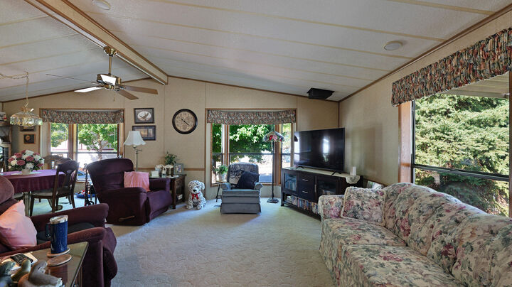 Property Photo: 21 Brophy Way Unit 17 OR 97539