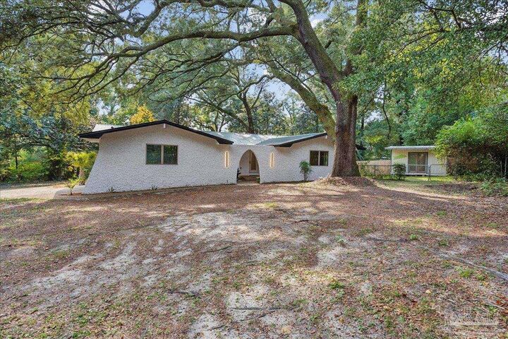 Property Photo: 3809 Idlewood Dr FL 32505