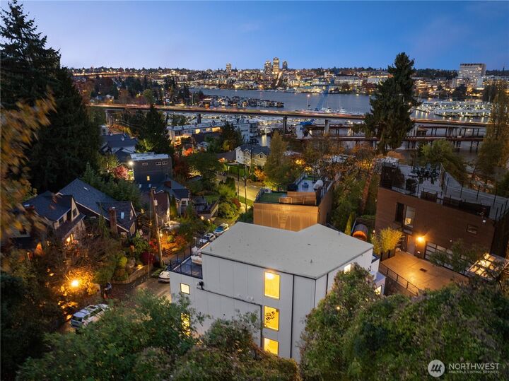 Property Photo:  2410  Everett Avenue E  WA 98102 