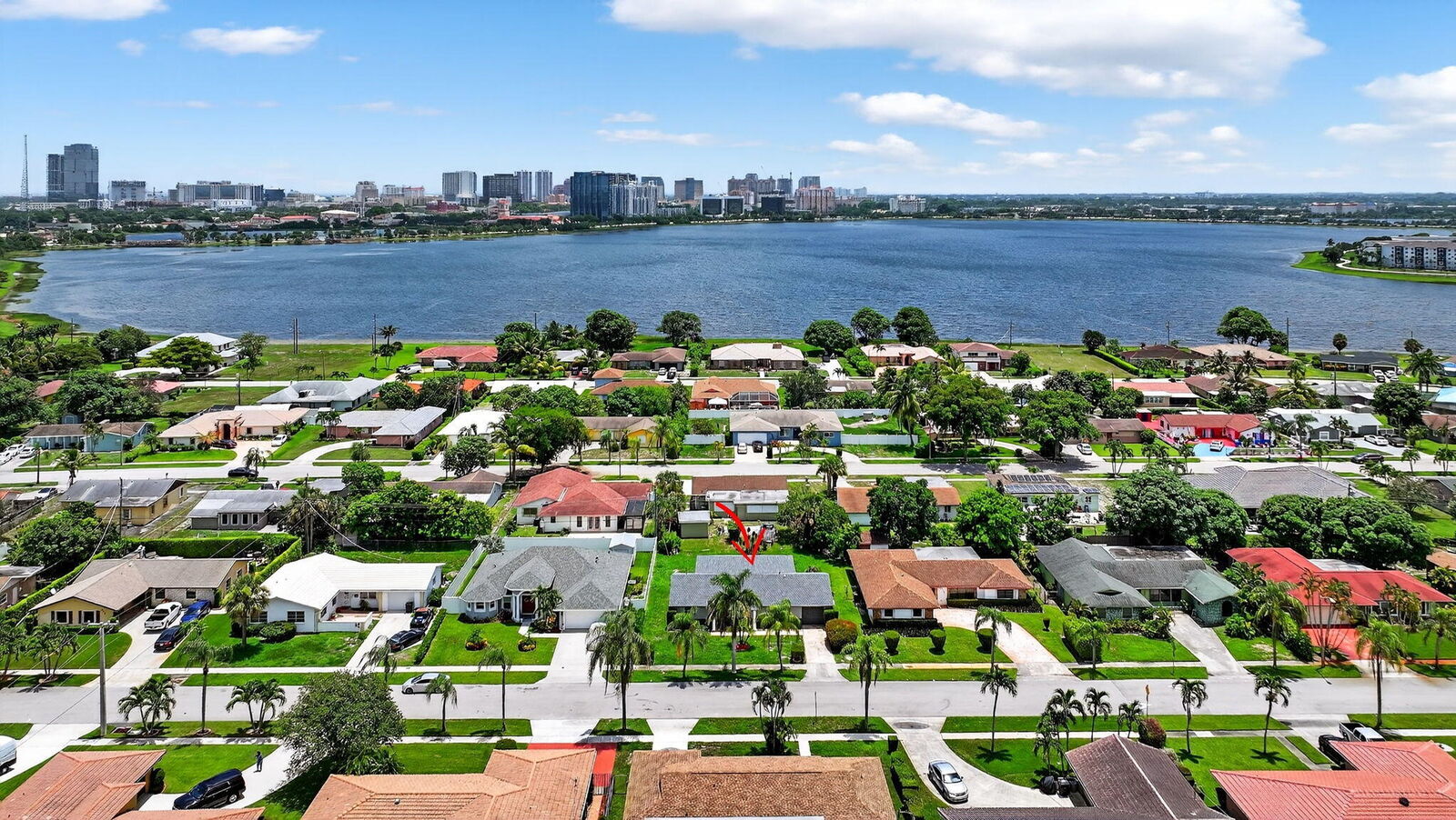 Property Photo: 600 S Mangonia Circle FL 33401