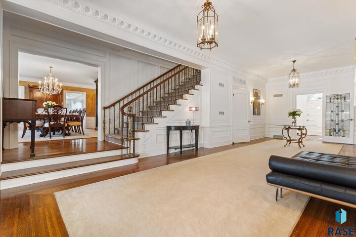 Property Photo:  1 W Penmarch Pl  SD 57108 