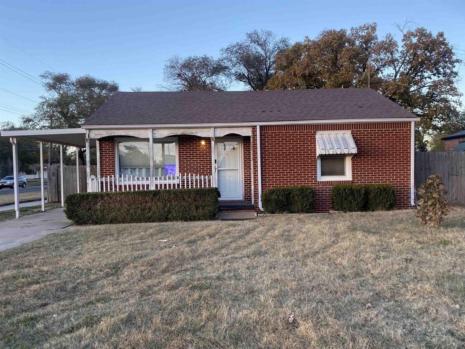 Property Photo:  1030 W 45th St S  KS 67217 