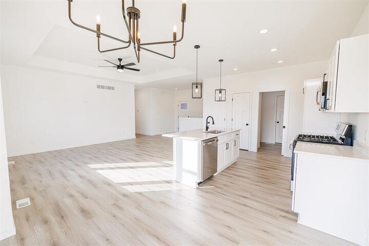 Property Photo:  504 Ridge Court  WI 53576 