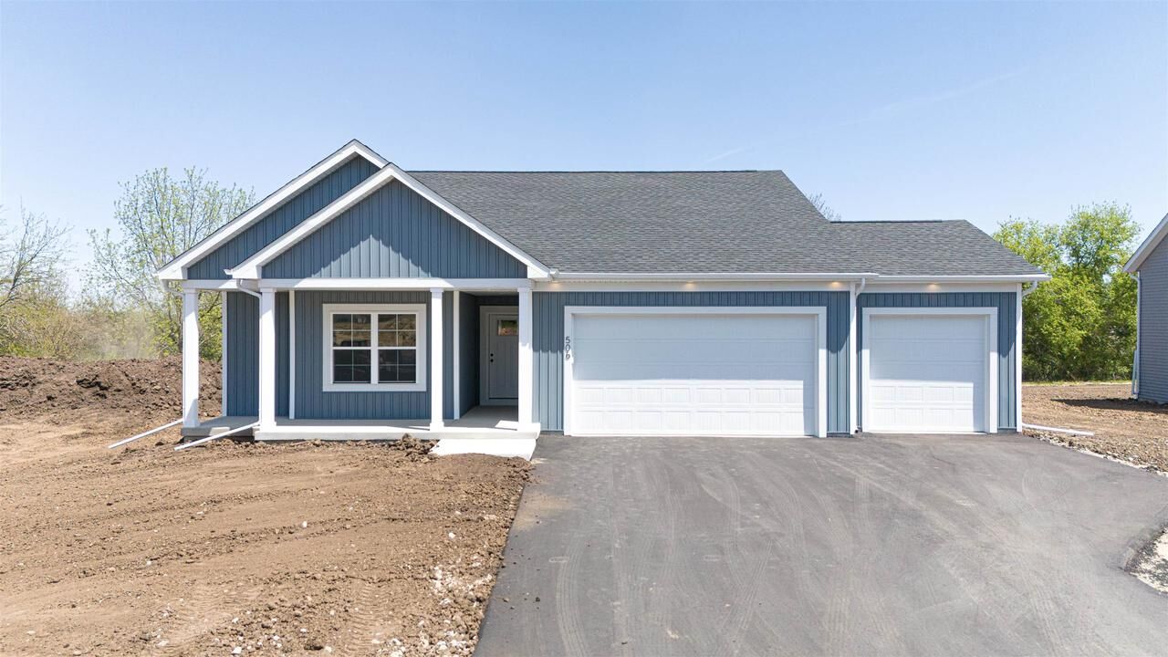 Property Photo:  506 Ridge Court  WI 53576 