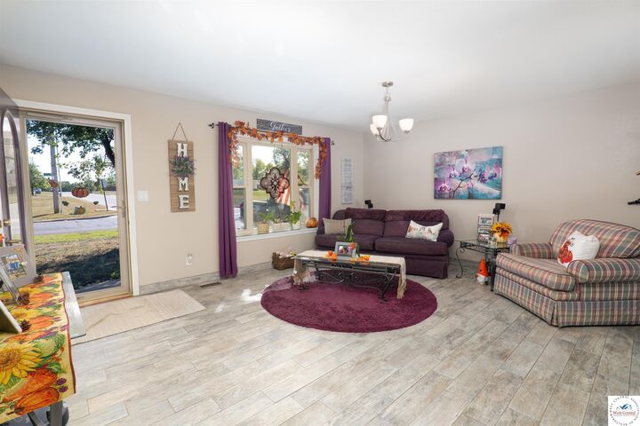 Property Photo:  1029 E 24th  MO 65301 