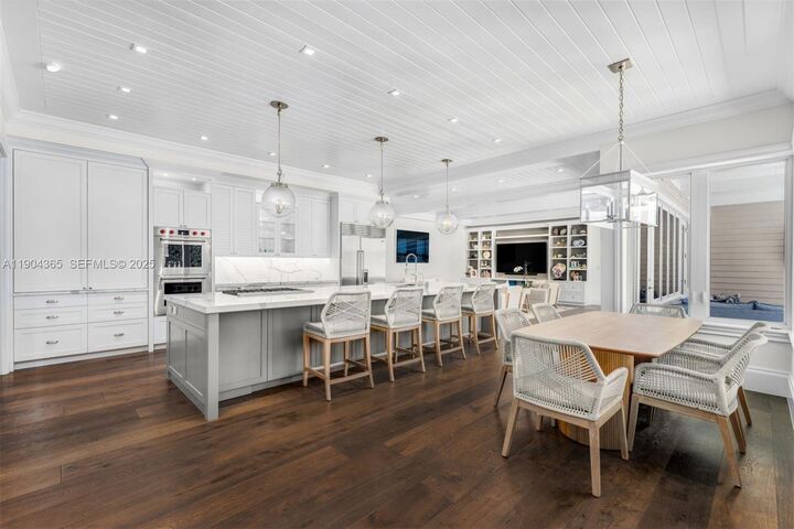 Property Photo: 2500 Regatta Ave FL 33140