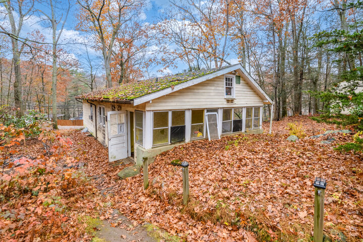 Property Photo:  32 Sepous Road  CT 06001 