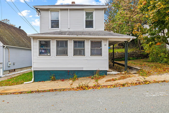 Property Photo:  28 Baltic Street  CT 06360 