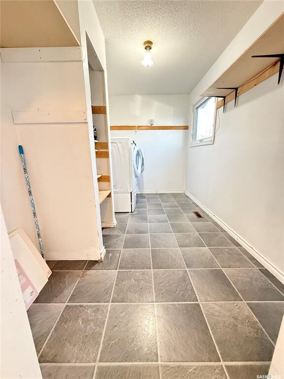 Property Photo:  732 Duncan Drive  SK S4H 2N6 