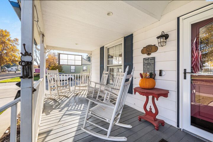 Property Photo: 1213 Perkins Ave WA 99354