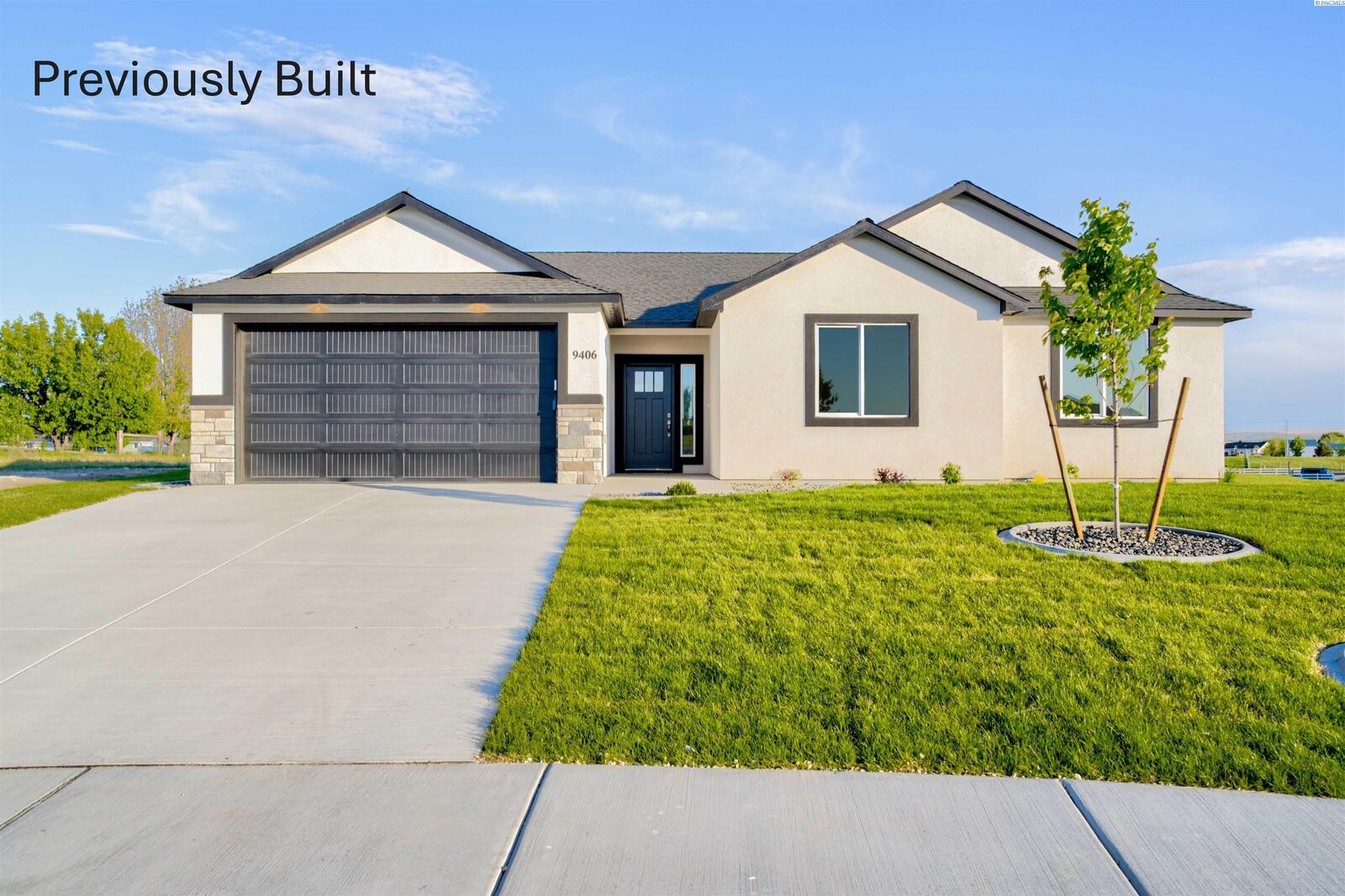 Property Photo: 5423 W Okanogan Ave WA 99336