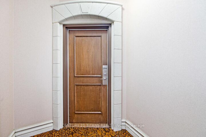 Photo de la propriété:  7 Lorraine Drive Lph 08  ON M2N 7H2 