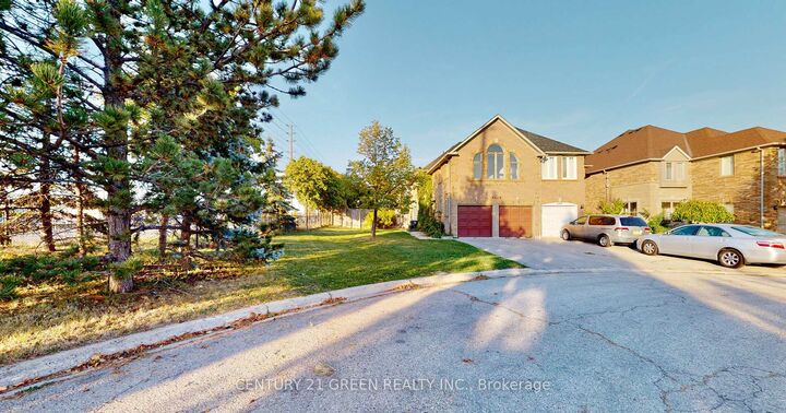 Property Photo:  6991 Roundwood Court  ON L5N 6X9 