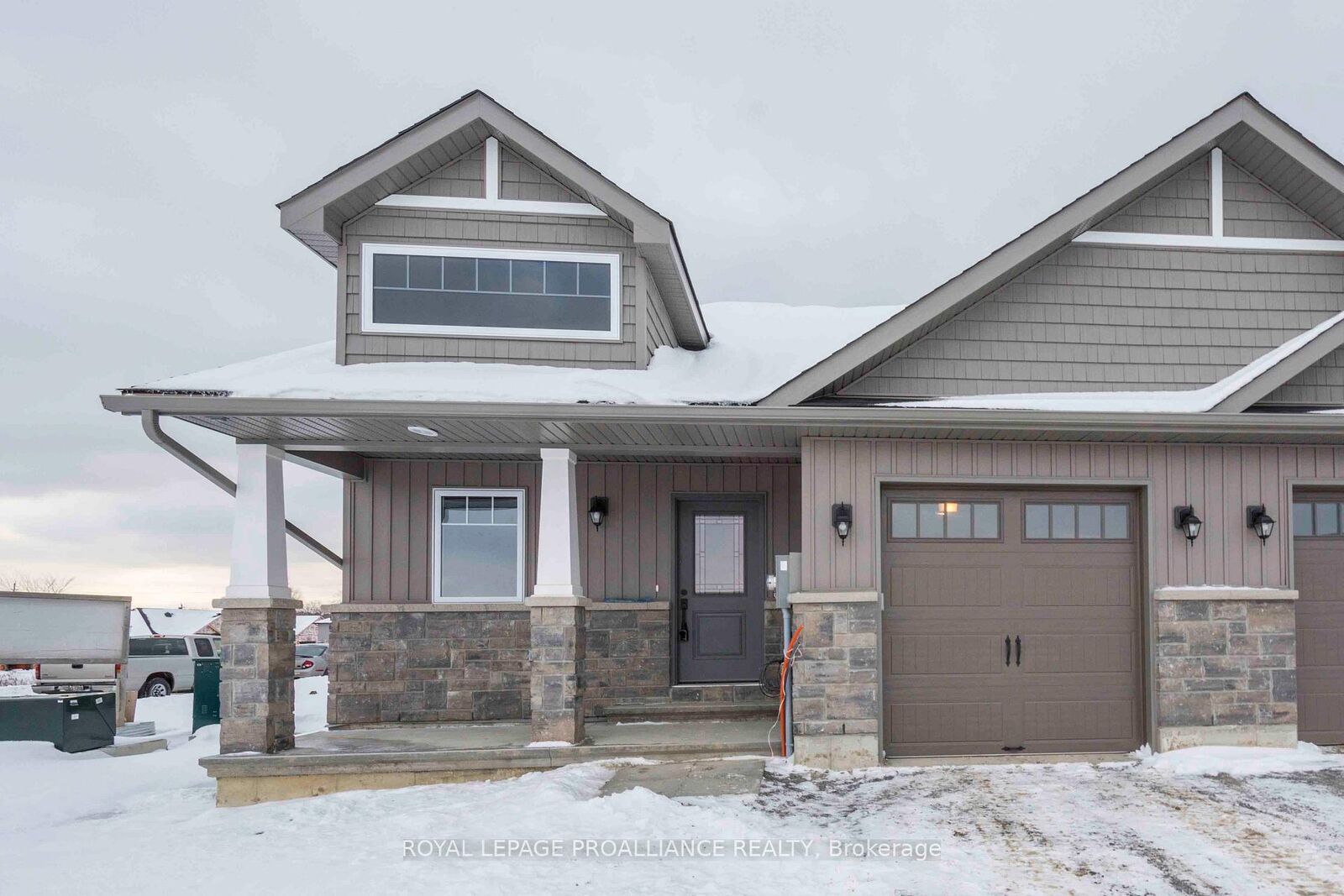 Property Photo: 117 Farrington Crescent ON K0K 2T0