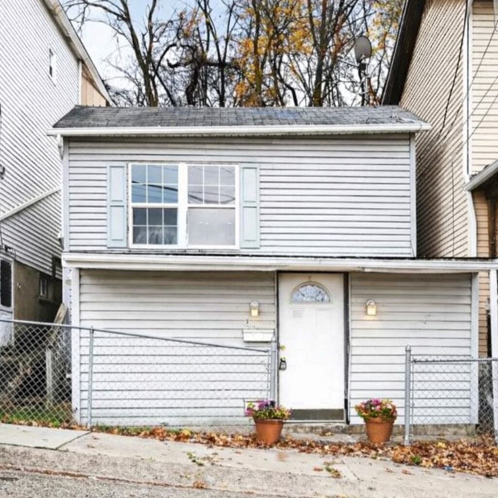 Property Photo:  417 Alexander St  PA 15136 