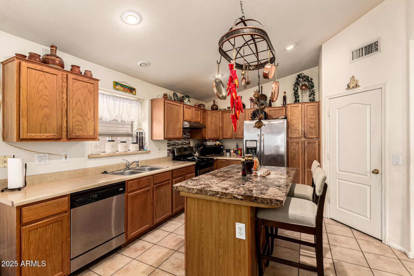 Property Photo: 548 E Embassy Drive AZ 85143