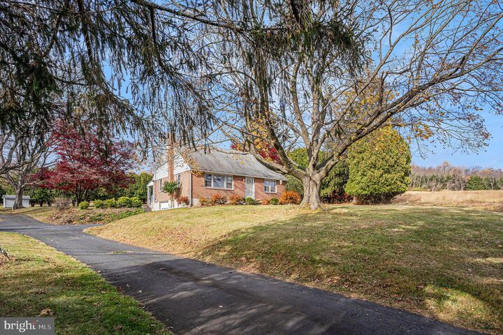 Property Photo:  2390 Old Route 100  PA 19504 