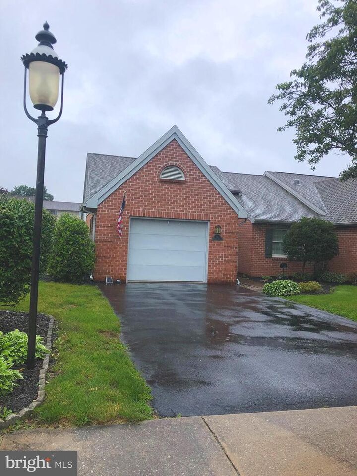 Property Photo:  19 Sanibel Lane  PA 17201 