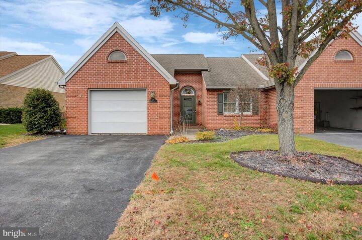 Property Photo:  19 Sanibel Lane  PA 17201 