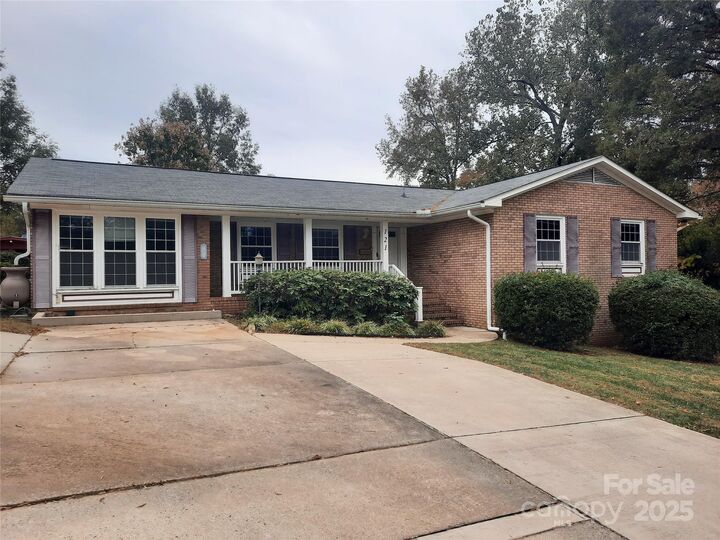 Property Photo: 121 Greenview Drive NC 28081